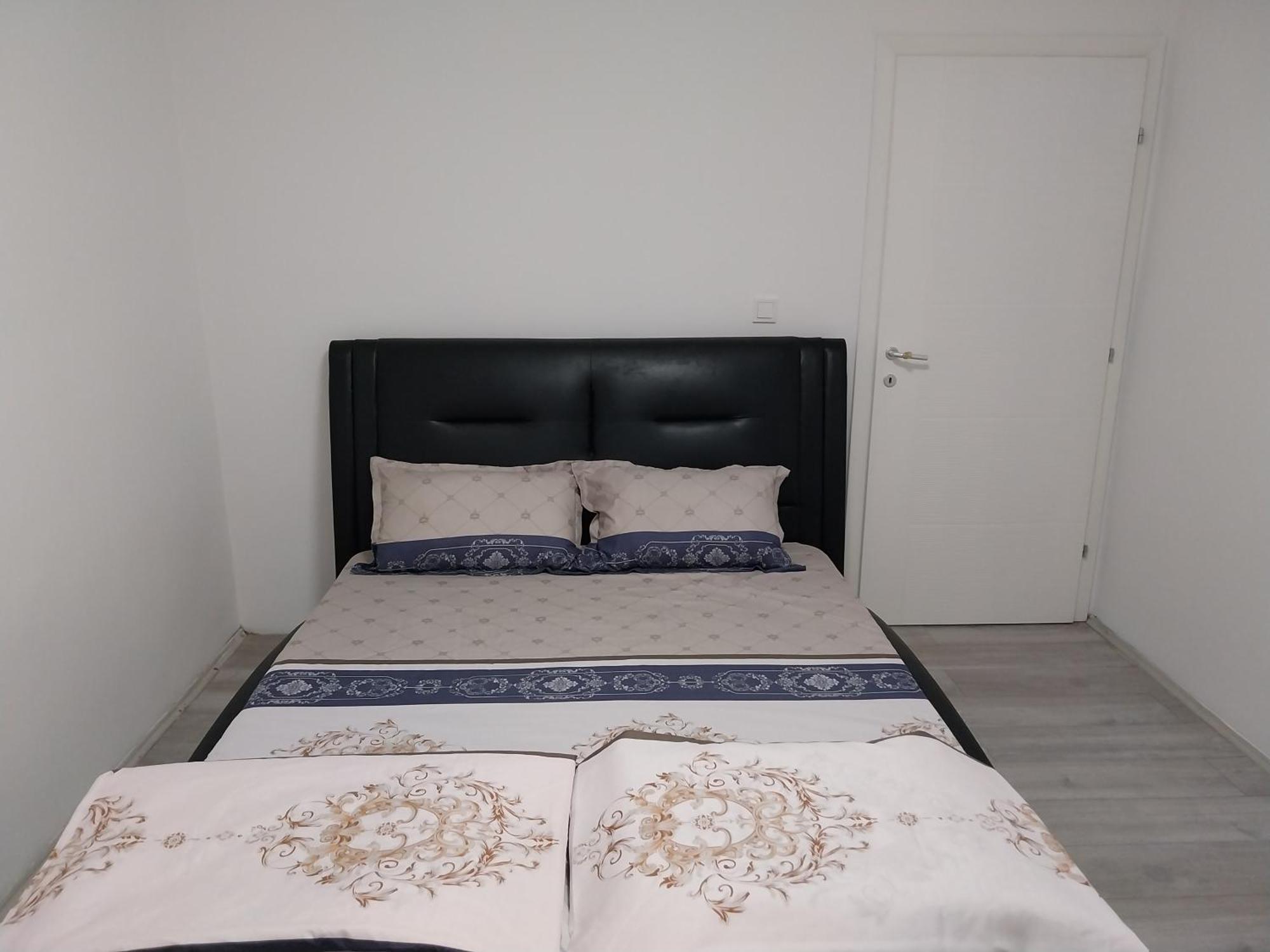 Dm Hostel And Apartments Скопье Экстерьер фото